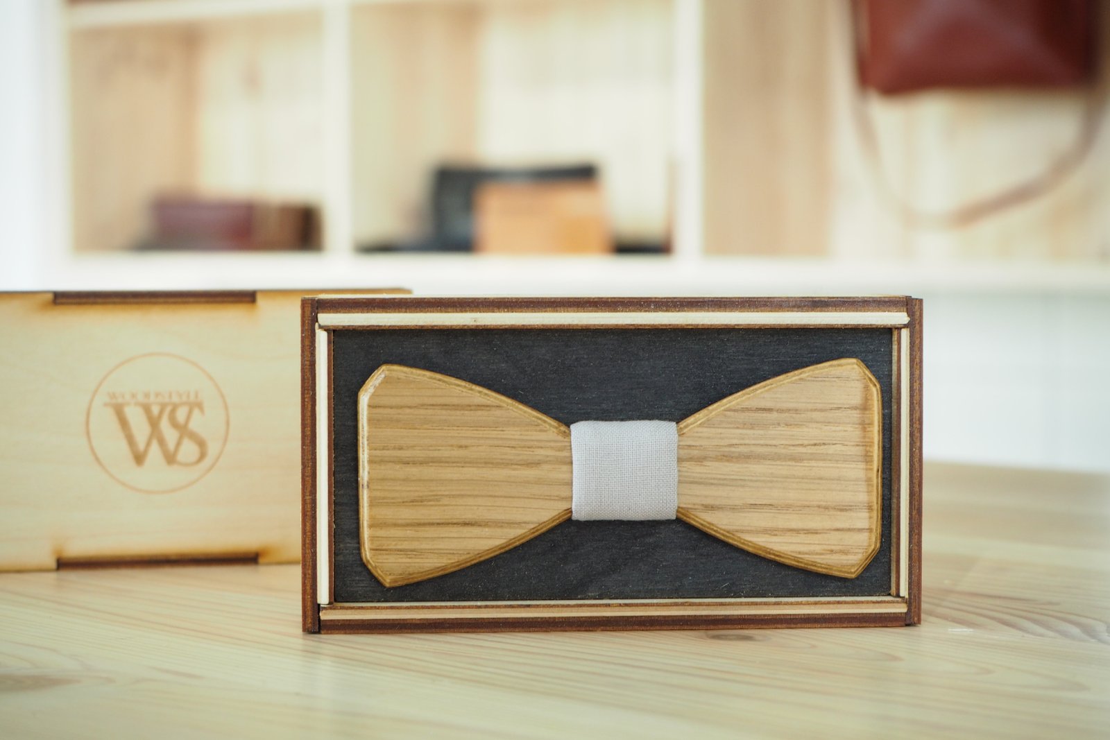 Wood Style Motýlek Hranatý Dub Barva středu: Šedá