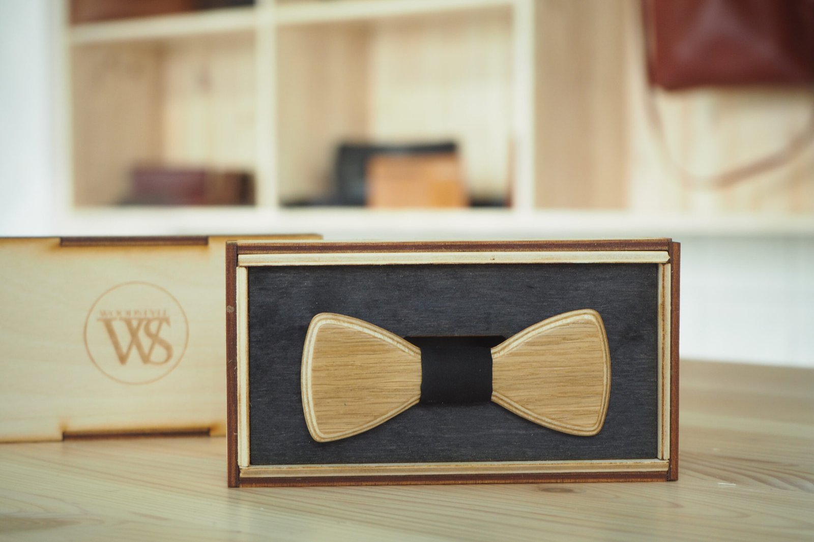 Wood Style Motýlek Mini Dub Barva středu: Černá