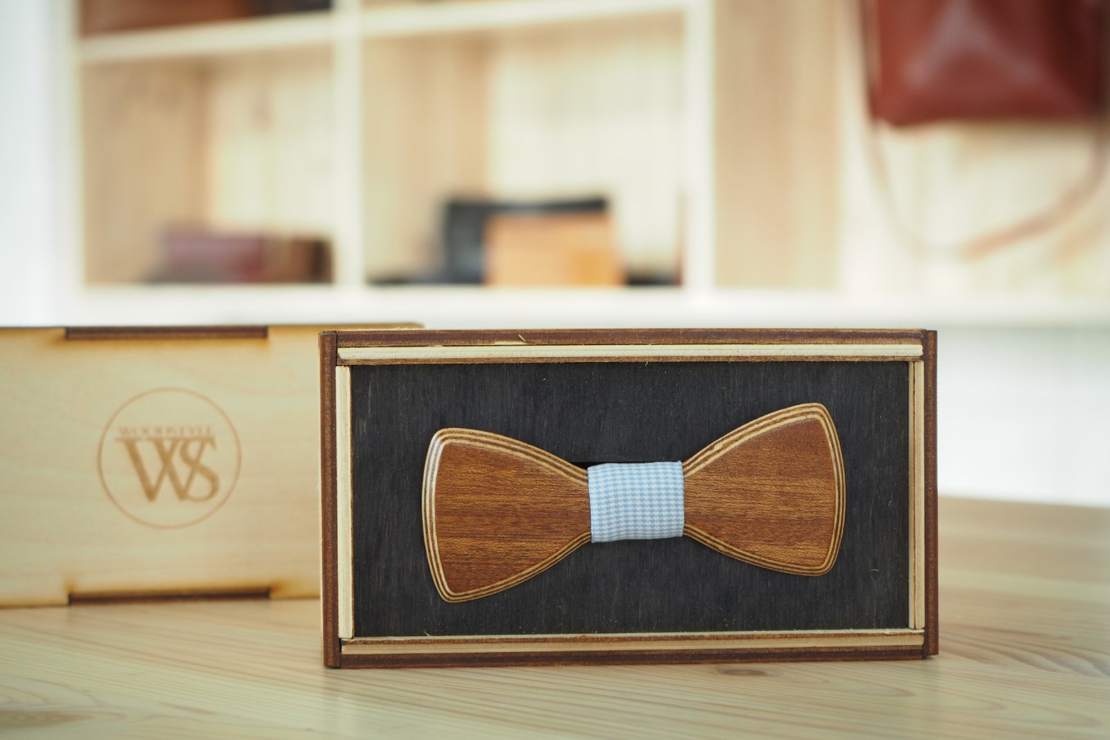 Wood Style Motýlek Mini Třešeň Barva středu: Modrá se vzorem