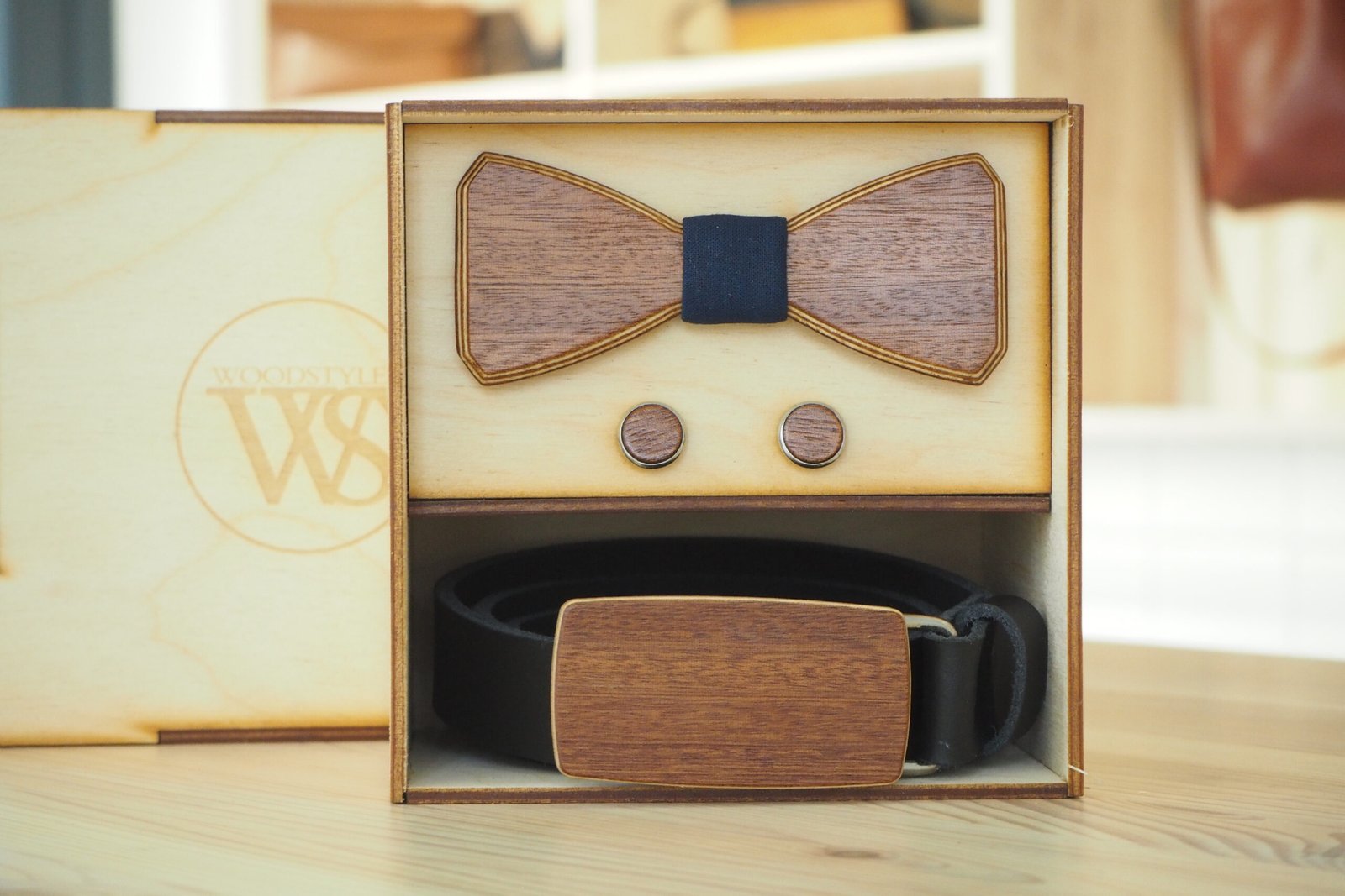 Wood Style Set Hranatý Třešeň - opasek,motýlek a manžetové knoflíčky Obvod pasu: 75, Barva středu: Modrotisk