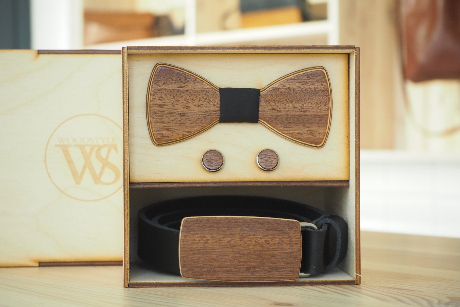 Wood Style Set Kulatý Třešeň  -  opasek,motýlek a manžetové knoflíčky Obvod pasu: 95, Barva středu: Černá