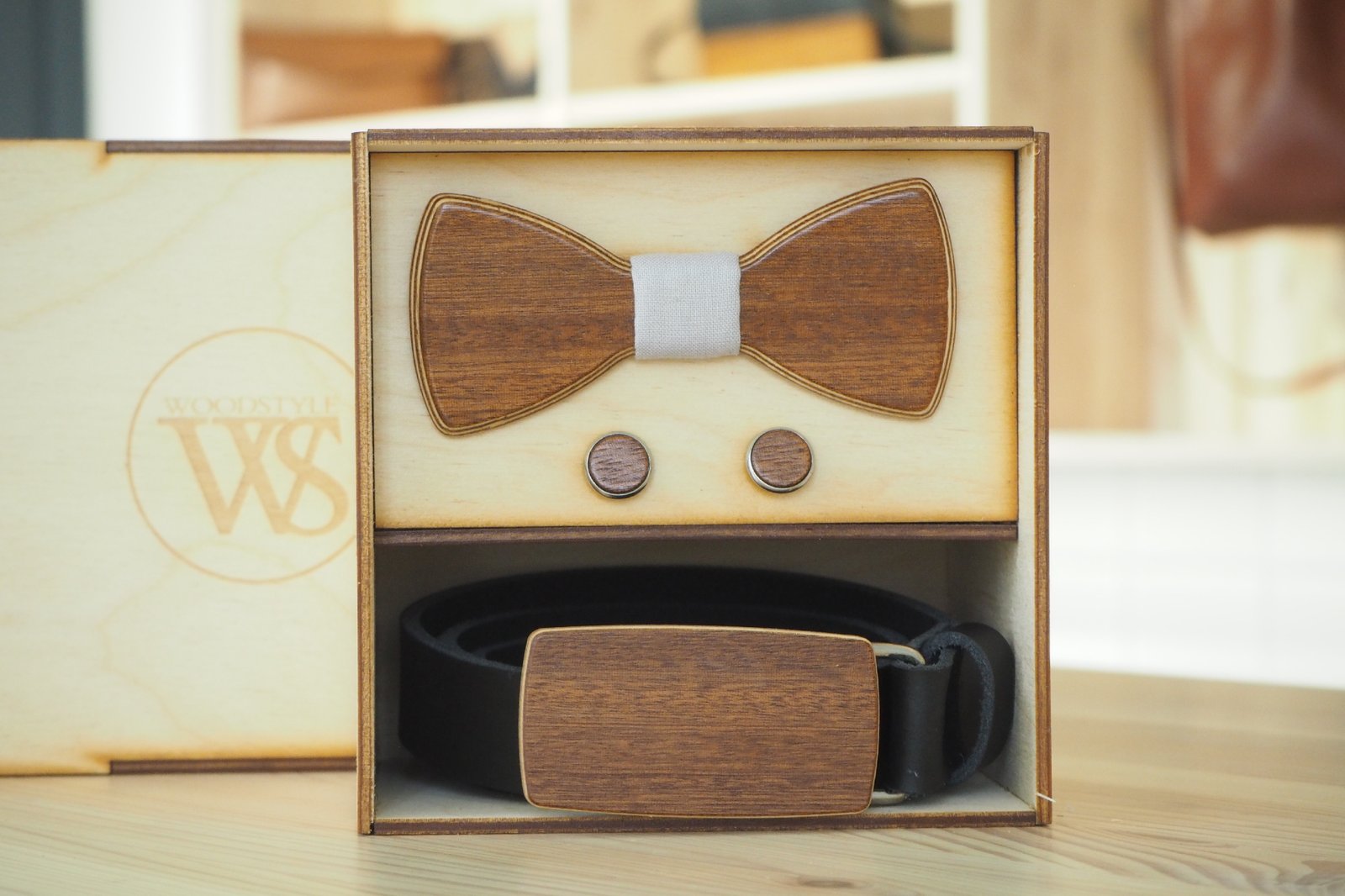Wood Style Set Kulatý Třešeň  -  opasek,motýlek a manžetové knoflíčky Obvod pasu: 100, Barva středu: Šedá