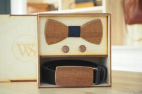 Wood Style Set Kulatý Třešeň  -  opasek,motýlek a manžetové knoflíčky Obvod pasu: 85, Barva středu: Modrotisk