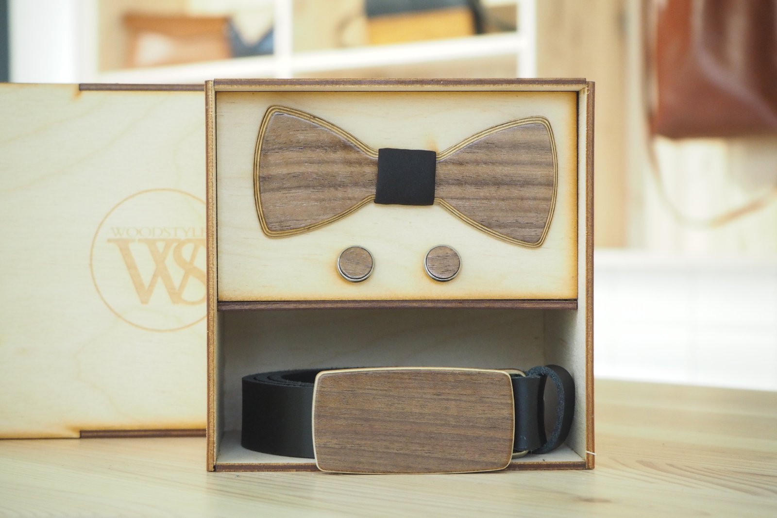 Wood Style Set Kulatý Ořech americký  -  opasek,motýlek a manžetové knoflíčky Obvod pasu: 120, Barva středu: Černá
