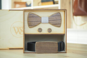 Wood Style Set Kulatý Ořech americký  -  opasek,motýlek a manžetové knoflíčky Obvod pasu: 120, Barva středu: Šedá