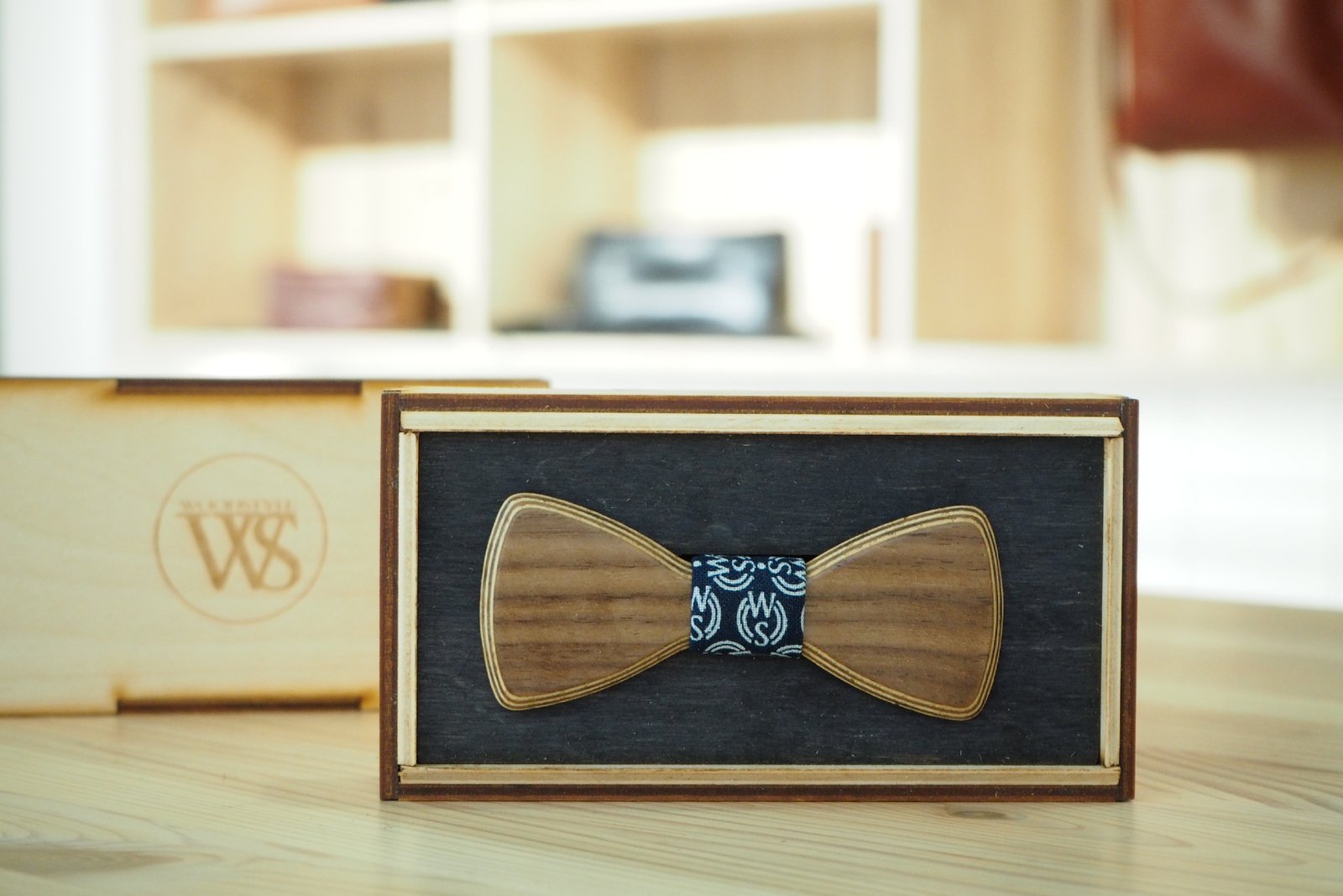 Wood Style Motýlek Mini Ořech americký Barva středu: WS Modrotisk