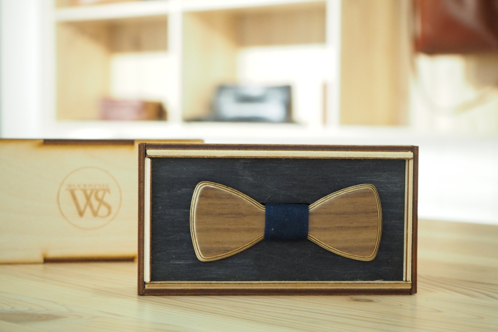 Wood Style Motýlek Mini Ořech americký Barva středu: Modrotisk