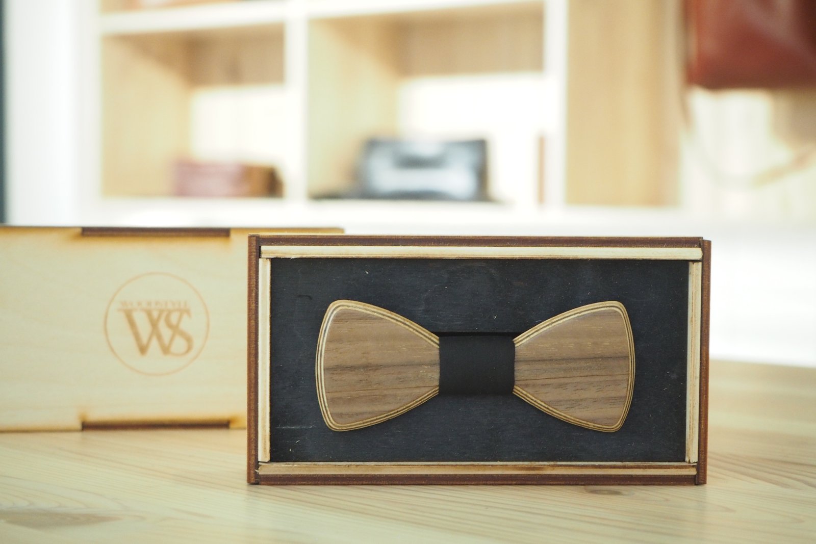 Wood Style Motýlek Mini Ořech americký Barva středu: Černá