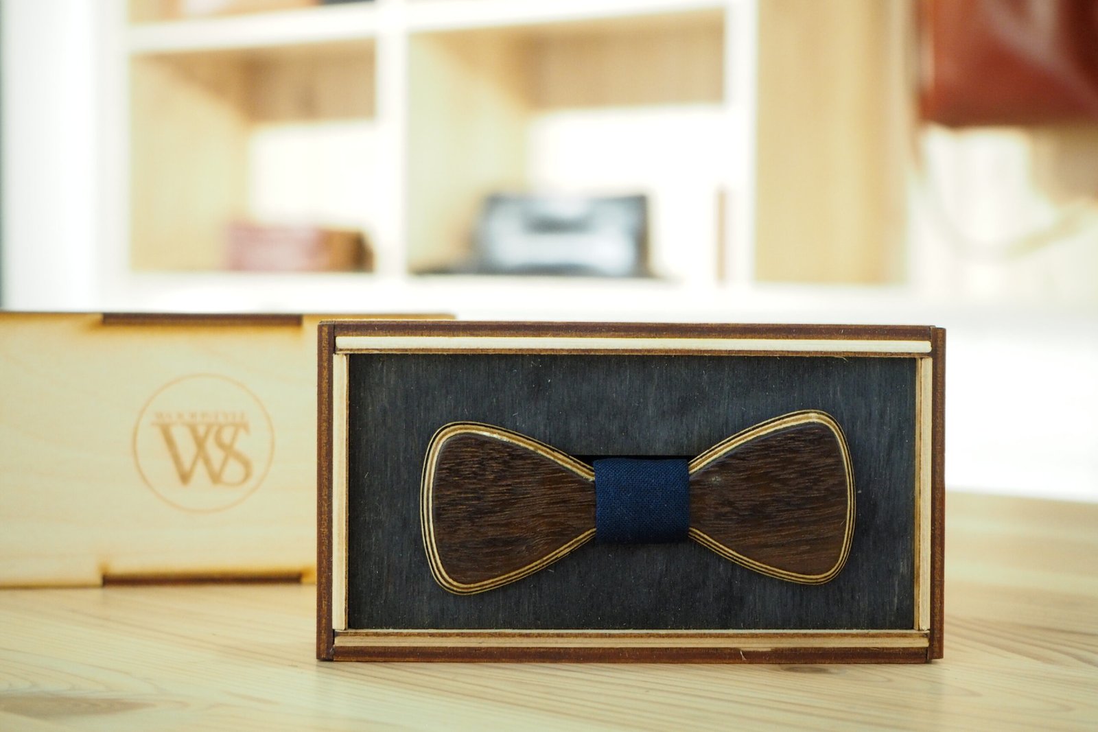 Wood Style Motýlek Mini Ořech Barva středu: Modrotisk