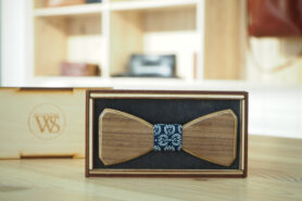 Wood Style Motýlek Hranatý Ořech americký Barva středu: WS Modrotisk
