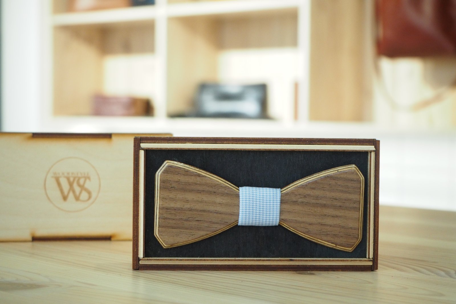Wood Style Motýlek Hranatý Ořech americký Barva středu: Modrá se vzorem
