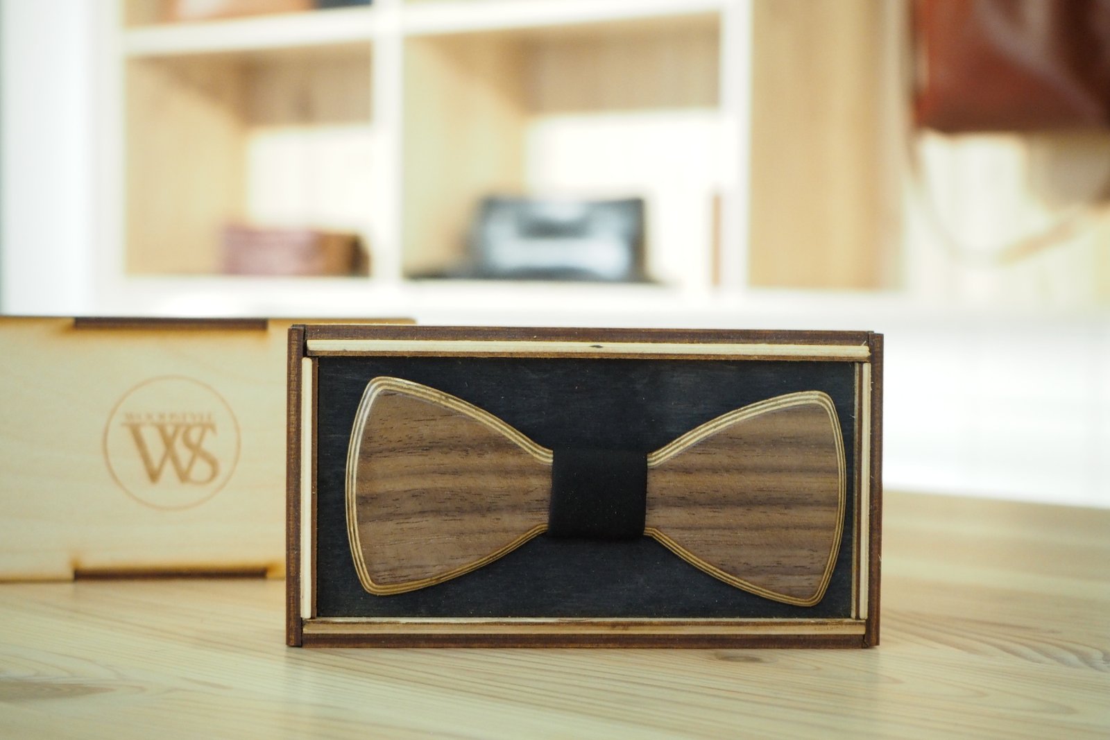 Wood Style Motýlek Kulatý Ořech americký Barva středu: Černá