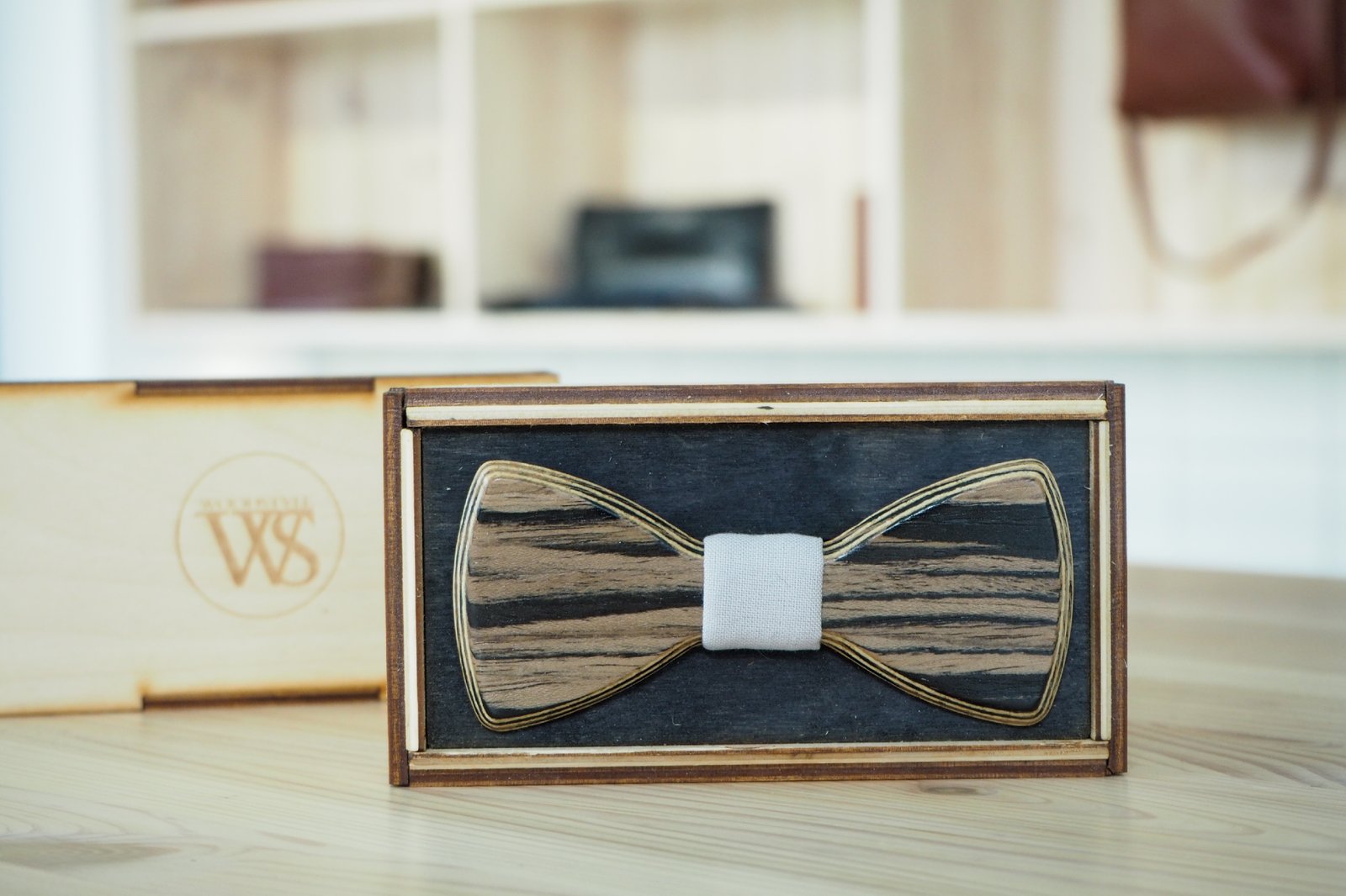 Wood Style Motýlek Kulatý Dub černý Barva středu: Šedá