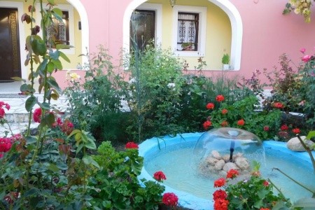 Antigonis Apartments