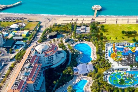 Seaden Sea World Resort & Spa